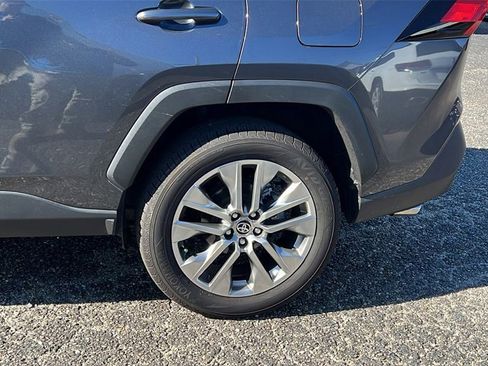 Used 2020 Toyota RAV4 XLE Premium image 9