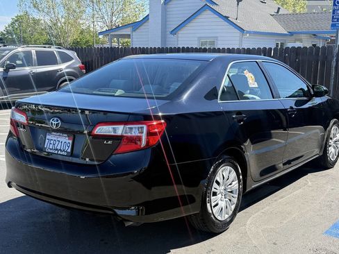 Used 2014 Toyota Camry LE image 5