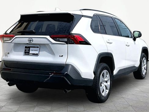 Used 2021 Toyota RAV4 LE FWD image 13
