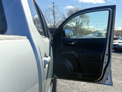 Used 2022 Toyota Tacoma TRD Sport image 35