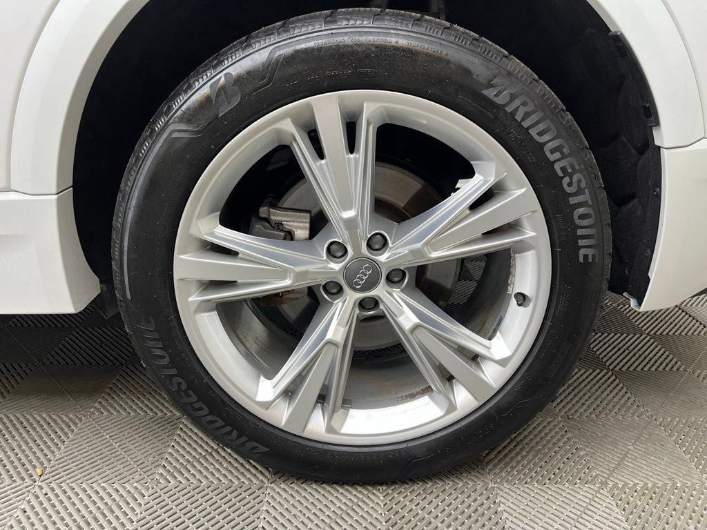 Used 2019 Audi Q8 Prestige AWD/4WD image 30