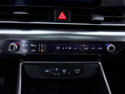 Used 2025 Kia Carnival SX image 24