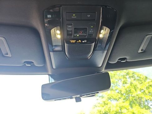 Used 2025 Lexus GX 550 w/ Accessory Package (2T) AWD/4WD image 25