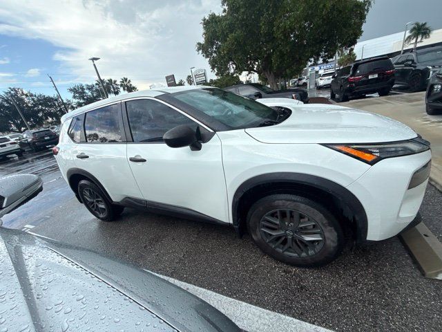 Used 2021 Nissan Rogue S FWD image 5