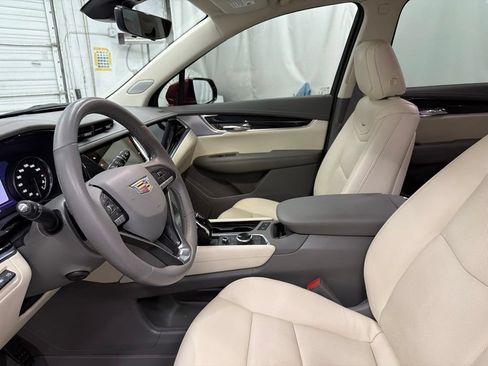 Used 2024 Cadillac XT6 Premium Luxury w/ Technology Package FWD image 15