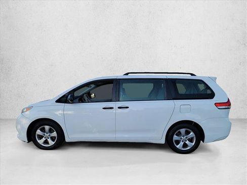 Used 2014 Toyota Sienna L FWD image 8