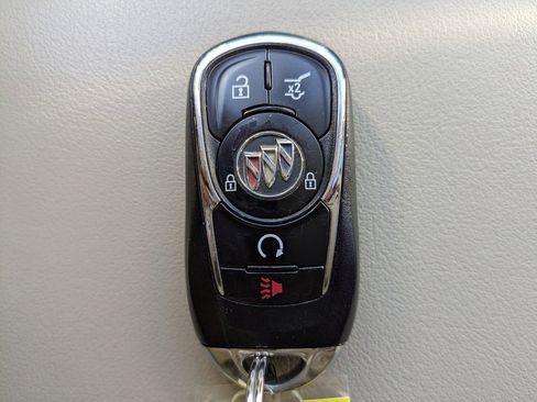 Used 2020 Buick Enclave Essence image 31