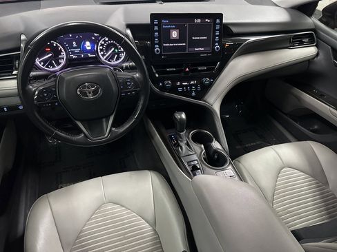 Used 2021 Toyota Camry SE w/ Cold Weather Package image 13