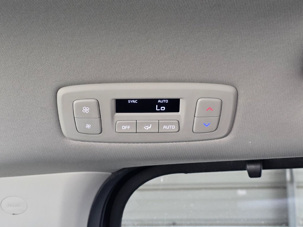 Used 2022 Kia Carnival EX FWD image 8