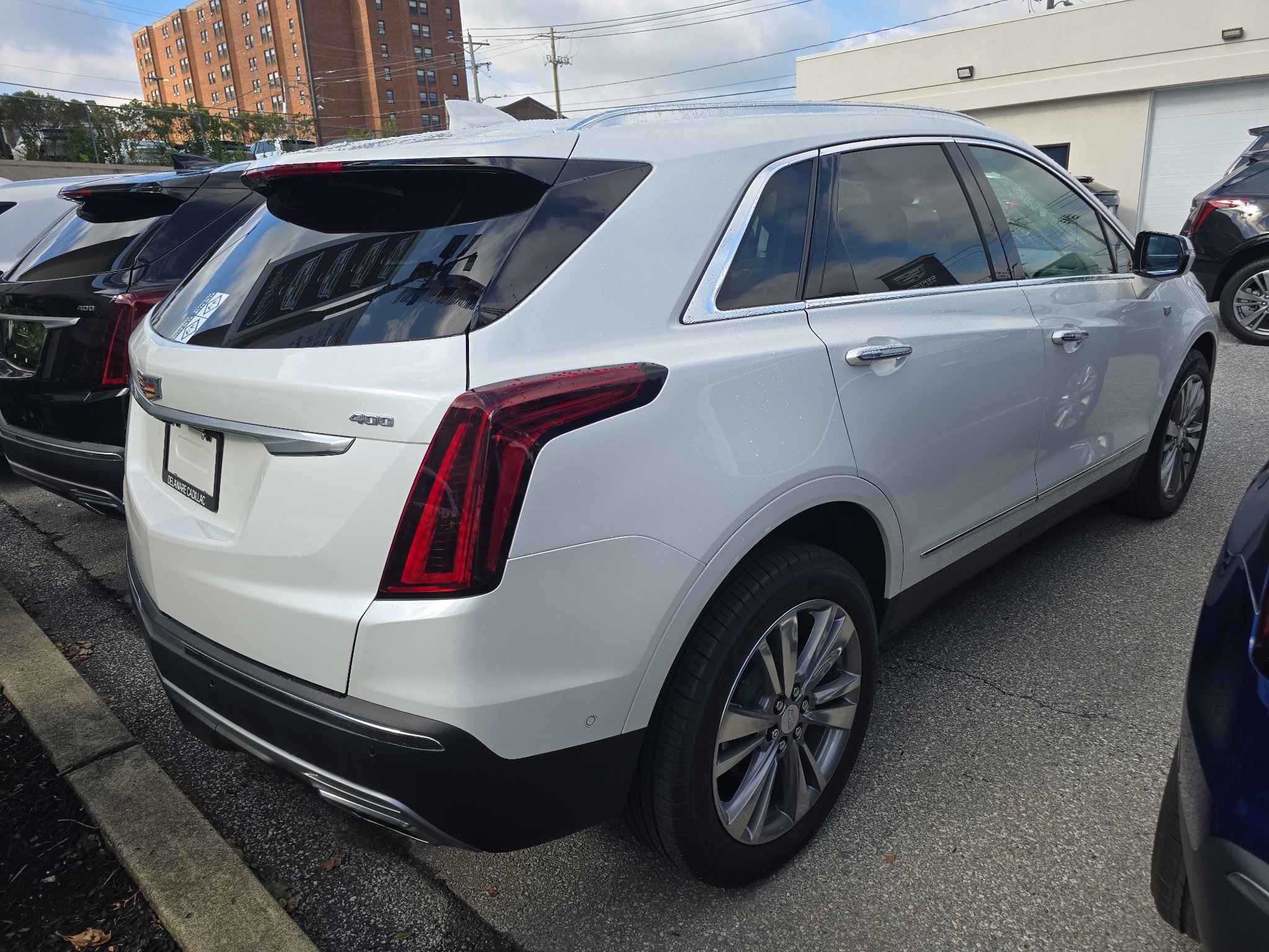 Used 2024 Cadillac XT5 Premium Luxury w/ Technology Package AWD/4WD image 4