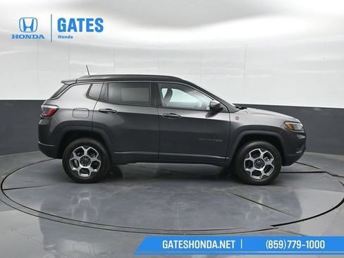 Used 2022 Jeep Compass Trailhawk w/ Trailhawk Convenience Group AWD/4WD image 3