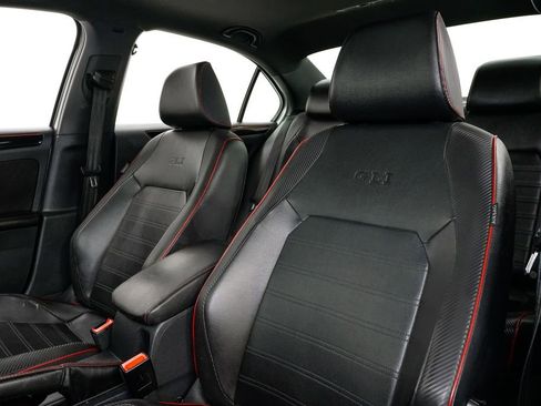 Used 2015 Volkswagen Jetta GLI SE image 9