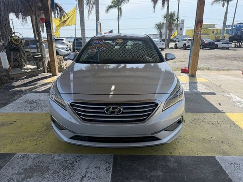 Used 2015 Hyundai Sonata SE w/ Option Group 09 FWD image 2