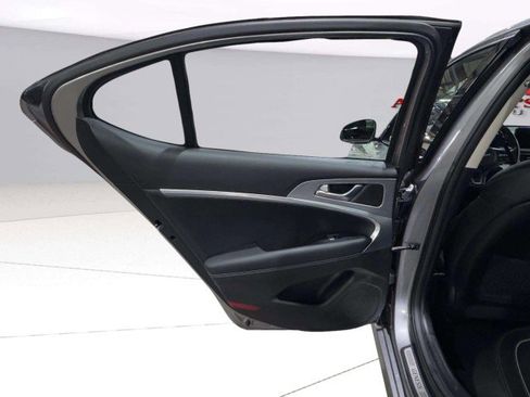 Used 2022 Genesis G70 2.0T w/ Prestige Package image 39