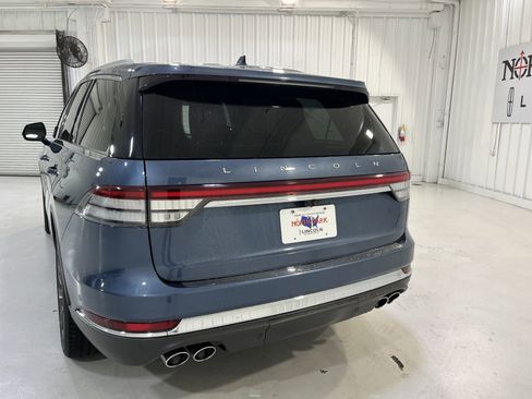 Used 2020 Lincoln Aviator Reserve w/ Equipment Group 202A image 4