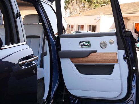 Used 2023 Rolls-Royce Cullinan w/ Cullinan Package AWD/4WD image 28