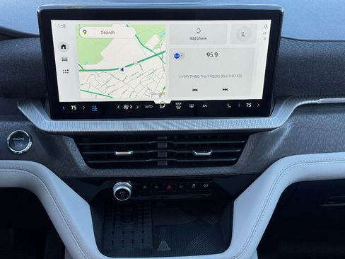 Used 2025 Ford Explorer Platinum w/ Ultimate Package image 11