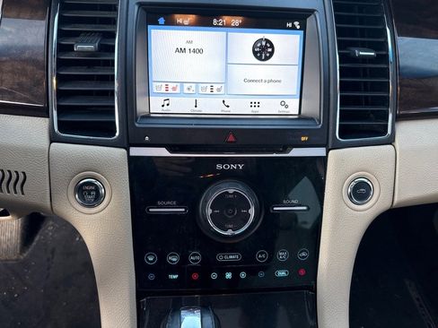 Used 2018 Ford Taurus Limited image 7