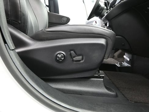 Used 2022 Chrysler Pacifica Touring-L w/ Uconnect Theater Family Group image 51