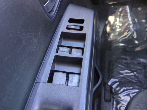 Used 2013 Toyota Yaris LE image 19