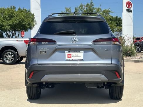 Used 2026 Toyota Corolla Cross LE FWD image 4