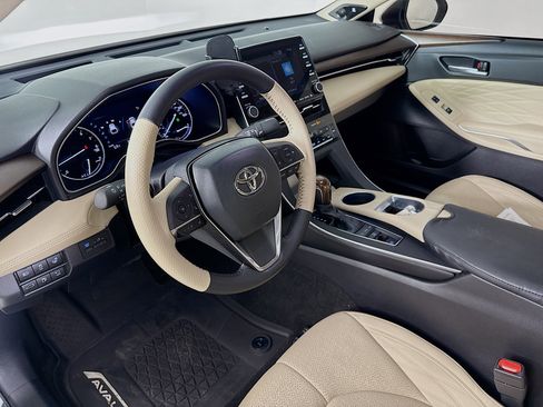 Used 2019 Toyota Avalon Limited image 8
