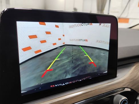 Used 2020 Ford Escape Titanium image 2