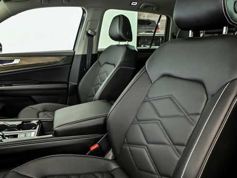 Used 2026 Volkswagen Atlas SE w/ Panoramic Sunroof Package AWD/4WD image 13