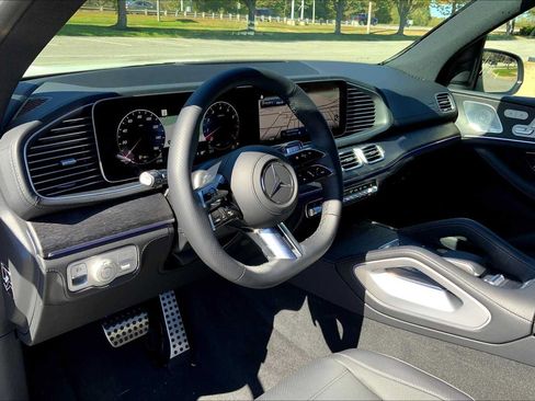 Used 2026 Mercedes-Benz GLS 450 4MATIC image 9