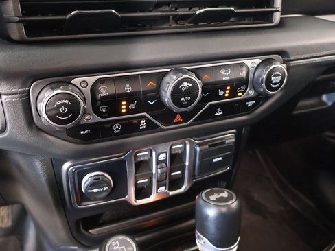 Used 2024 Jeep Wrangler Sahara w/ Technology Group image 8