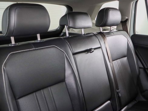 Used 2024 Volkswagen Tiguan SE image 27