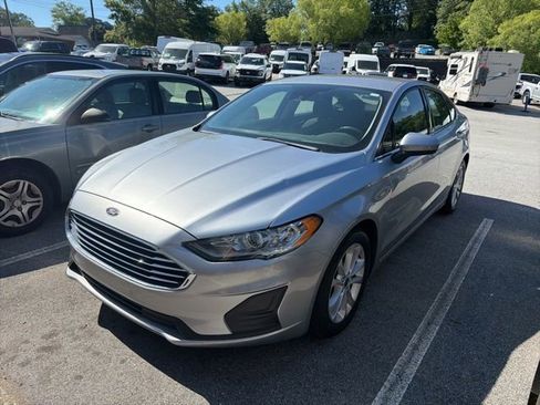 Used 2020 Ford Fusion SE FWD image 2