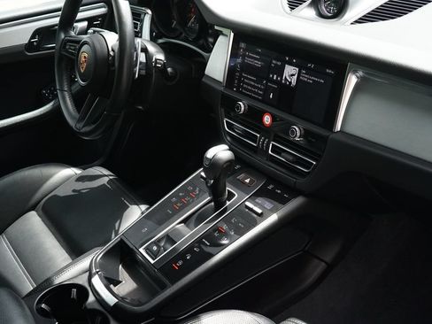 Used 2024 Porsche Macan AWD/4WD image 21