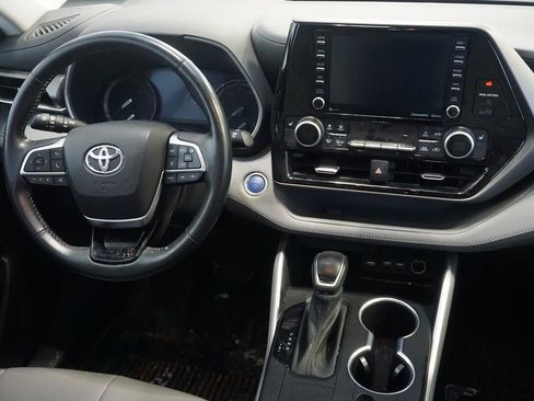 Used 2021 Toyota Highlander XLE image 28