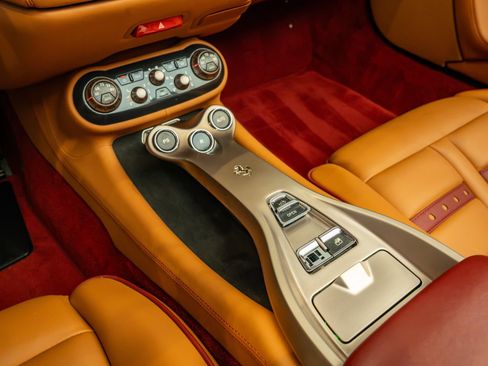 Used 2010 Ferrari California RWD image 17
