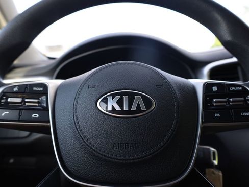 Used 2019 Kia Sorento L FWD image 11