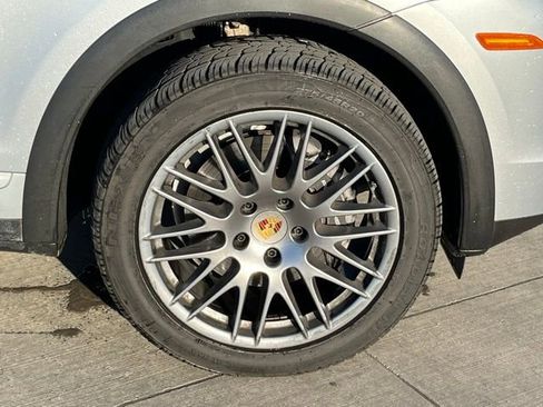 Used 2018 Porsche Cayenne Platinum Edition image 4