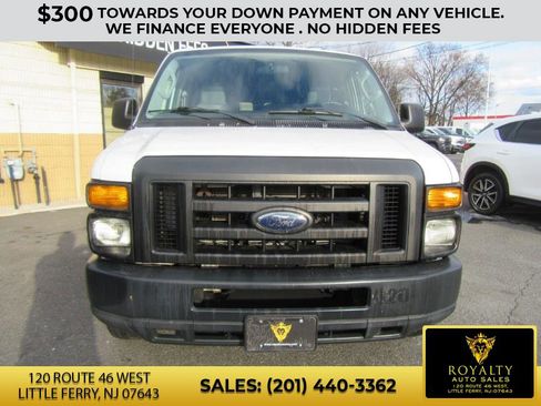 Used 2011 Ford E-150 and Econoline 150 XLT image 2