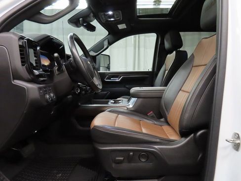 Used 2024 Chevrolet Silverado 2500 High Country w/ High Country Premium Package image 9