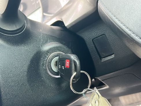 Used 2016 Toyota RAV4 LE AWD/4WD image 17
