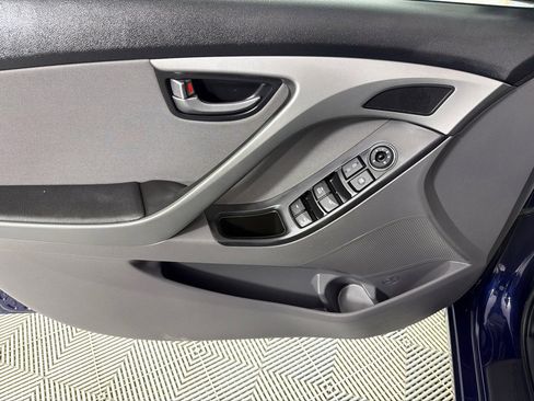 Used 2014 Hyundai Elantra SE w/ Option Group 02 FWD image 9