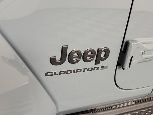 New 2025 Jeep Gladiator Sport image 10