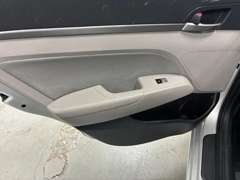 Used 2018 Hyundai Elantra Value Edition w/ Cargo Package FWD image 25