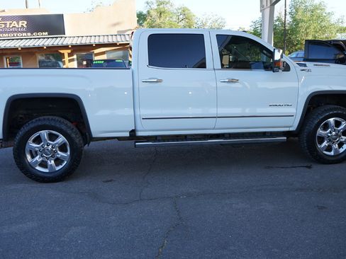 Used 2018 GMC Sierra 2500 SLT w/ Duramax Plus Package image 2