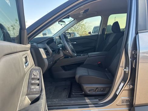 Certified 2024 Nissan Rogue SV image 13