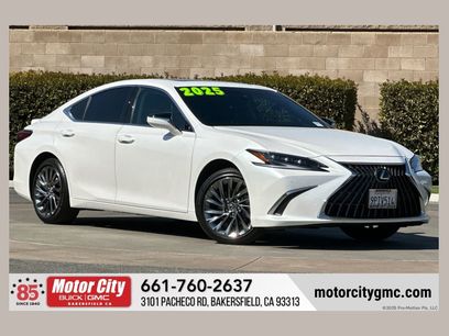 Used 2025 Lexus ES 300h w/ Luxury Package
