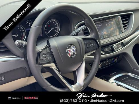 Used 2023 Buick Enclave Essence image 18