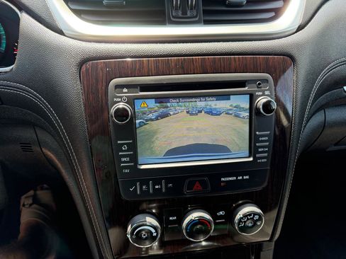 Used 2017 Chevrolet Traverse LT FWD image 22