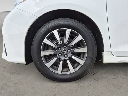 Used 2019 Toyota Sienna LE AWD/4WD image 9