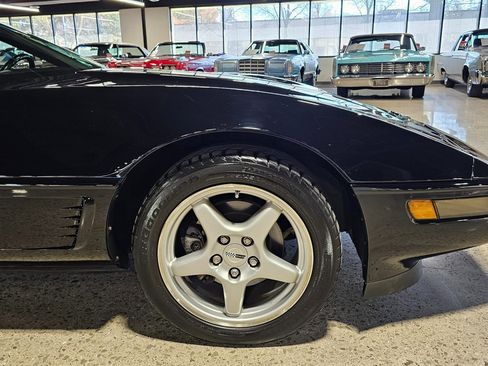 Used 1994 Chevrolet Corvette Convertible RWD image 21